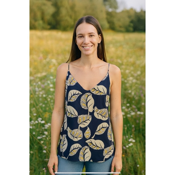 J CREW CAMISOLE 2 100% SILK SPAGHETTI STRAPS RACERBACK FLORAL FEMININE SLINKY - Picture 1 of 9